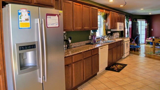 Kitchen - 640 Riverside Ave