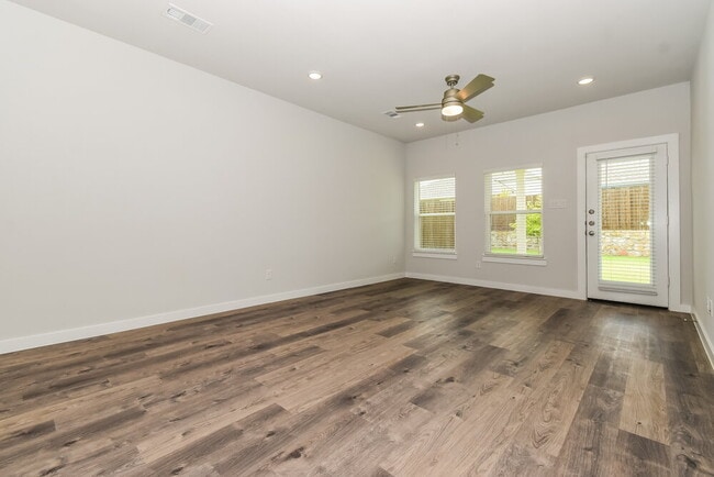 Building Photo - 819 Brilliance Dr
