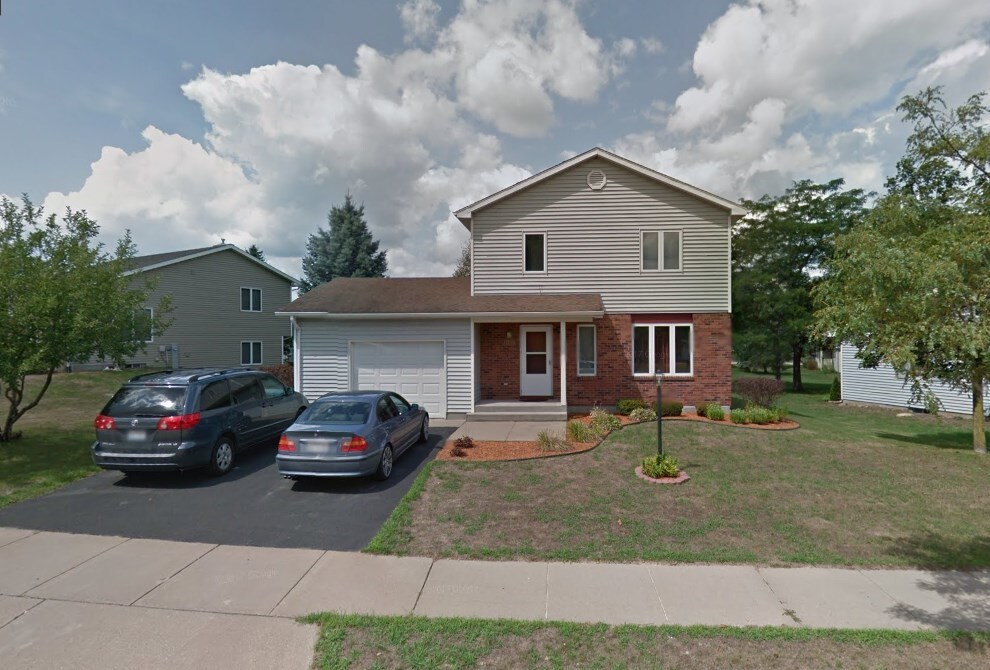 1019 Deer Run Ln, Tomah, WI 54660 House Rental in Tomah, WI