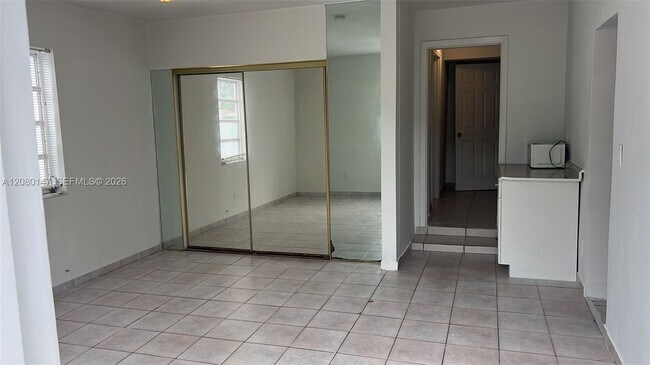 Foto del edificio - 526 SW 64th Ave