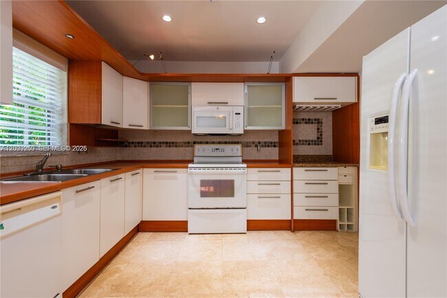 Foto del edificio - 5490 SW 57th Ave