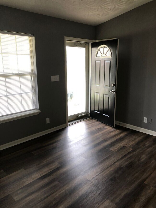 Building Photo - 3 br, 2 bath House - 10838 Dorton Drive