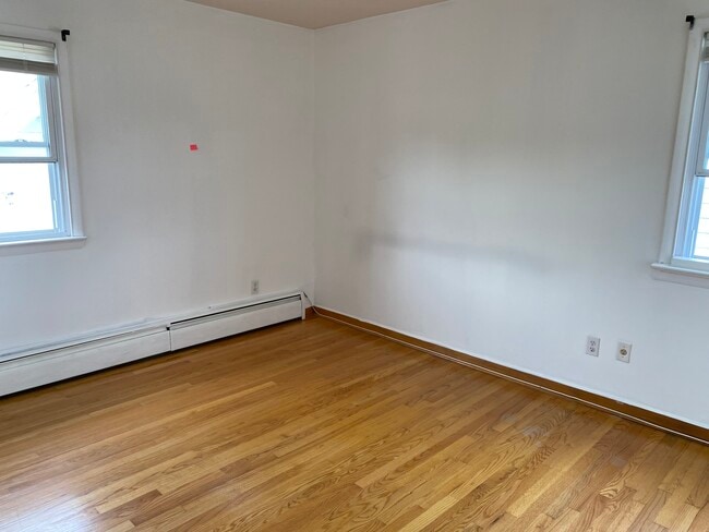 Building Photo - 92 Darwin Ave