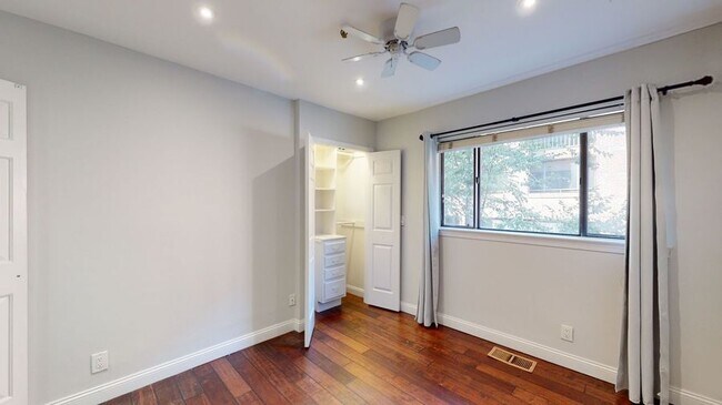 Foto del edificio - 3240 Grace St NW