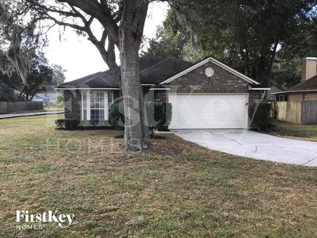 Building Photo - 1575 Pine Ct