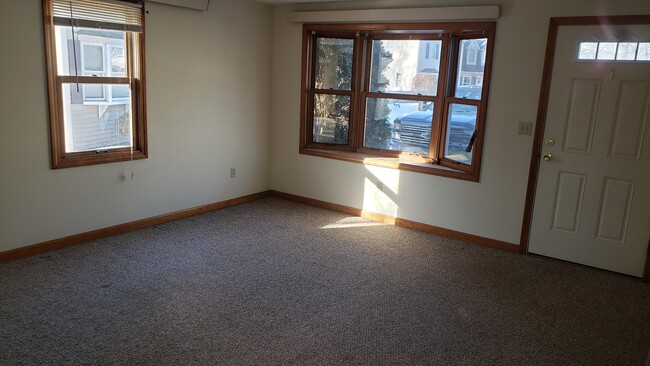 Building Photo - 45 Birch St