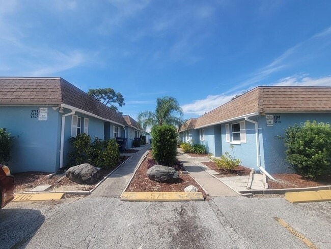 Building Photo - 5709 Silver Spur Dr