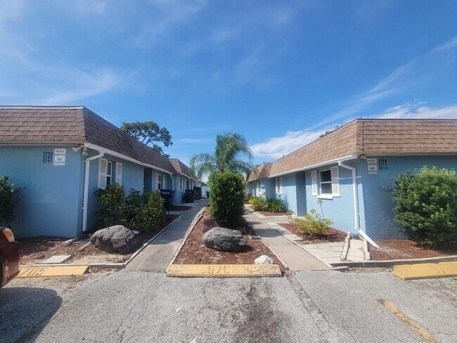 Foto del edificio - 5709 Silver Spur Dr