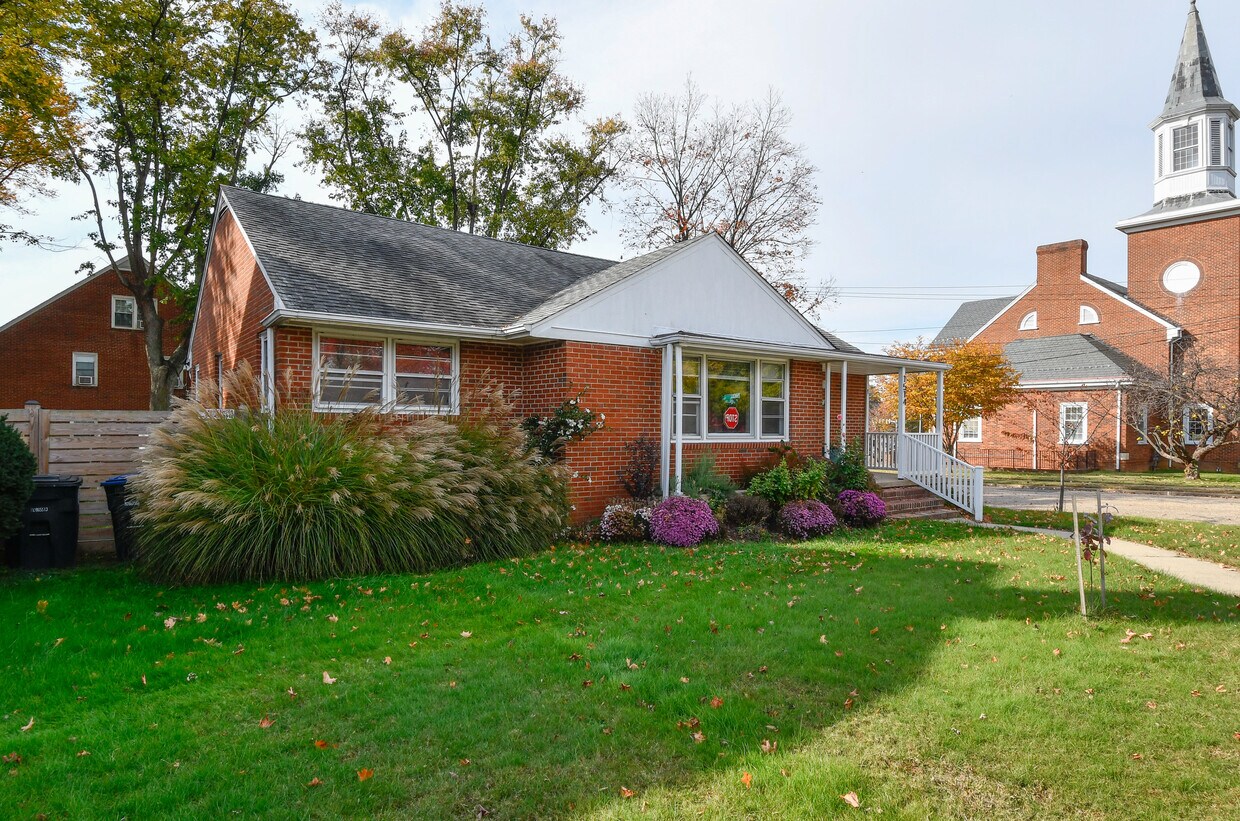 Primary Photo - 1514 Stafford Ave