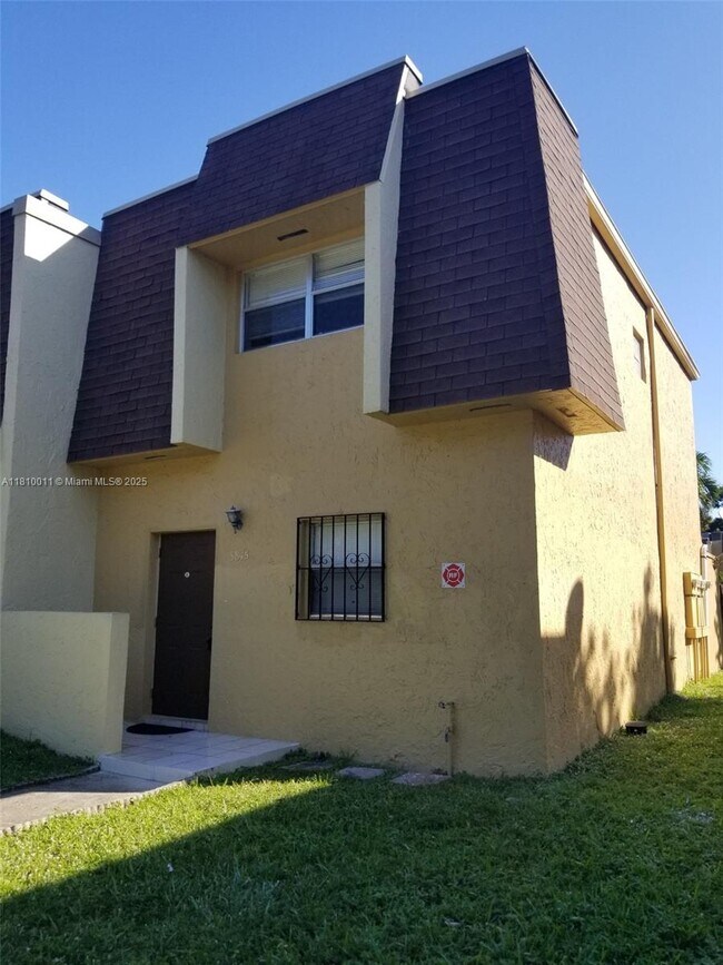 Foto del edificio - 5845 Blueberry Ct