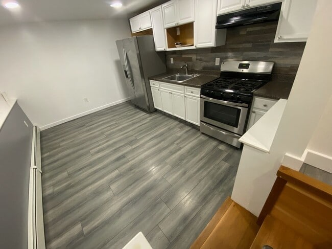 Building Photo - 13 Dartmouth Dr