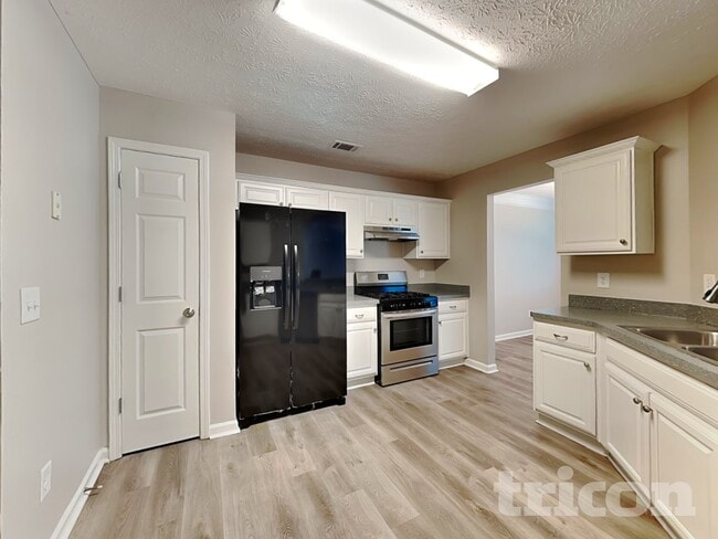 Building Photo - 201 Sandstone Dr