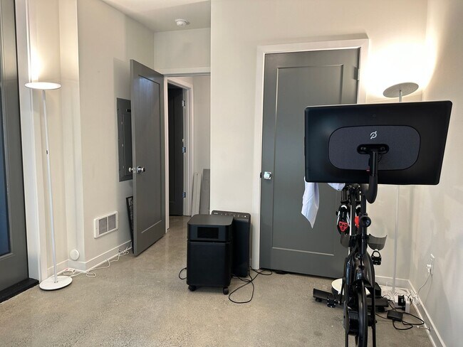 Foto del edificio - Centrally Located Capitol Hill 2-Bedroom with Rooftop Deck and Parking - Pet-Friendly!