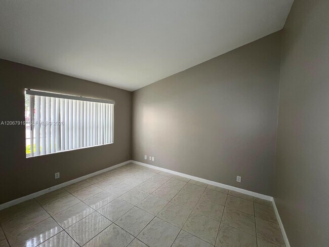 Building Photo - 1591 Springside Dr