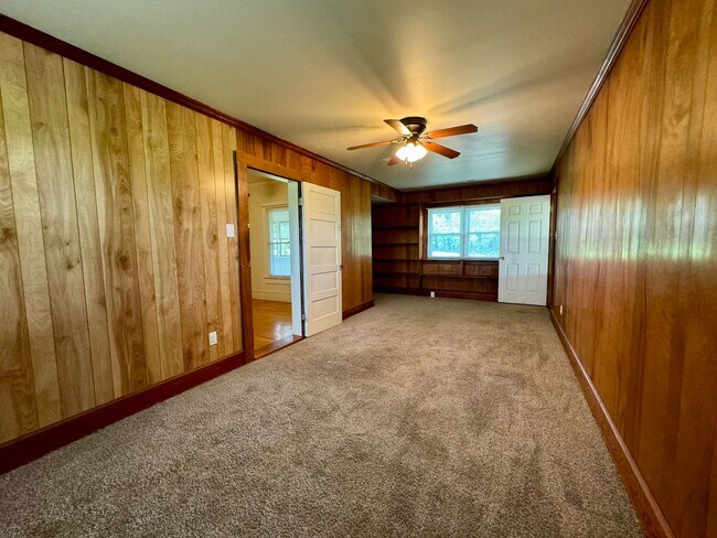 Foto del edificio - Large Home with Tons of Space for Rent