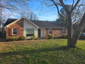 Building Photo - 815 Valley Springs Dr
