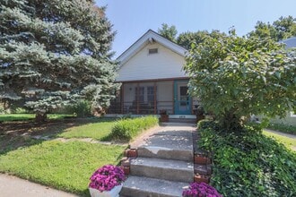 Building Photo - 4805 Mercier St