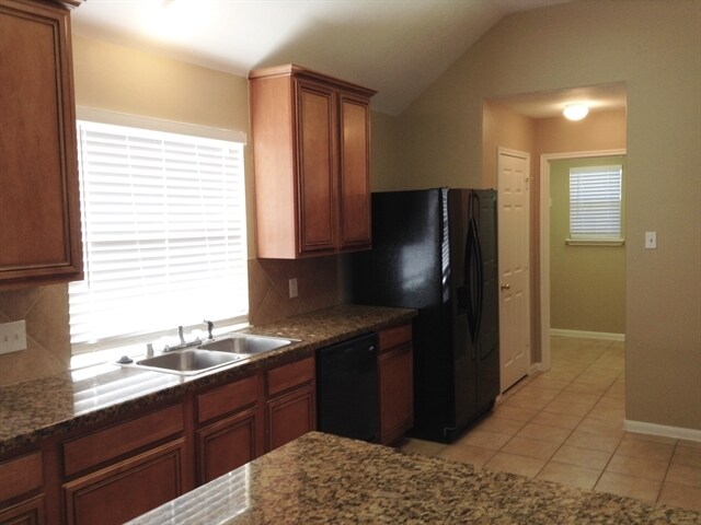 Building Photo - 2210 Two Trail Dr