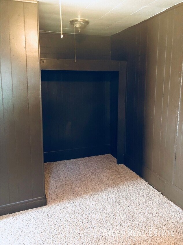 Building Photo - Available For Late October Move-In! Large ...