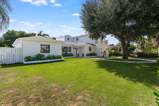 Building Photo - 240 Santa Lucia Dr
