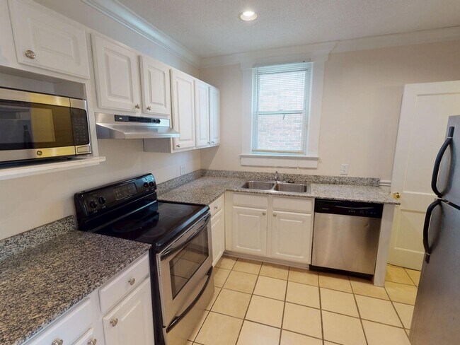 Foto del edificio - 166-168-168 E 11th Ave