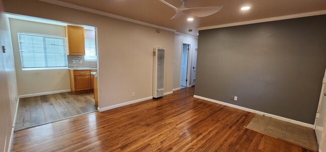Building Photo - 845 Apgar St