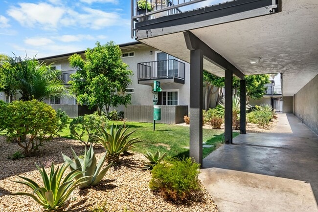 Building Photo - Villa Del Sur Apartment Homes