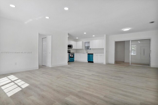 Foto del edificio - 261 NE 172nd St