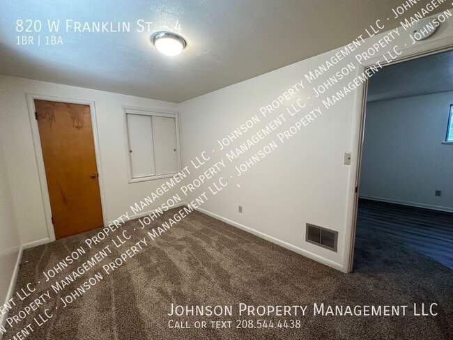 Building Photo - Downtown Boise 1 bedroom with All Utilitie...