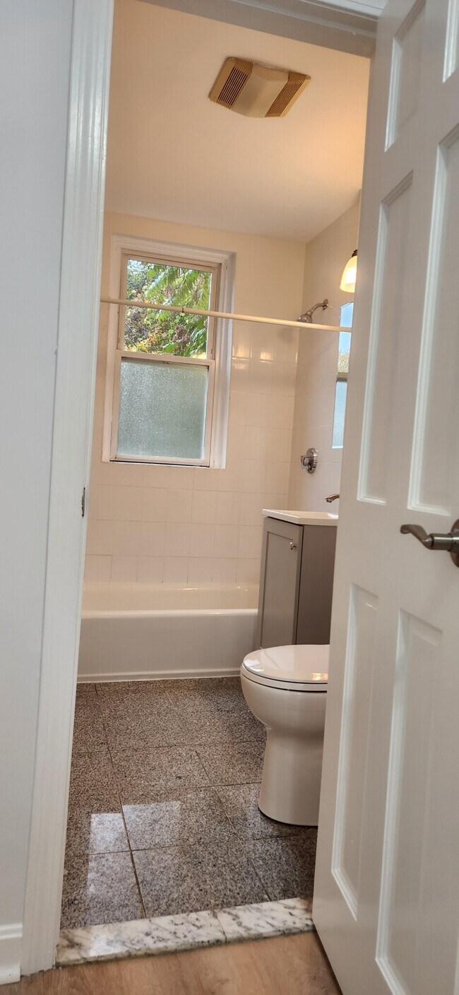 Foto del edificio - 110 Brainerd Rd