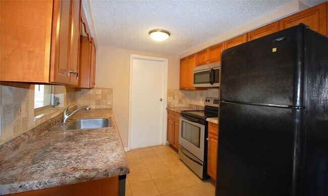 Foto del edificio - 7814 Topay Ln