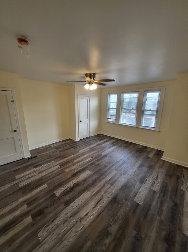 Building Photo - 509 E Ashmead St