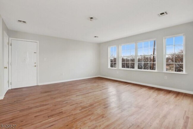 Building Photo - 362-364 S 7th St
