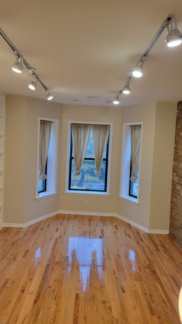 Foto del edificio - 5946 S Prairie Ave