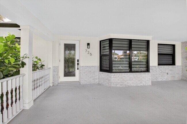 Foto del edificio - 725 Heron Dr