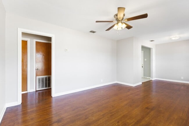 Foto del edificio - Charming Home Awaits: Spacious & Modern Living in a Prime Location