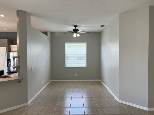 Building Photo - 3 Bedroom 2 Bath Single Family Home