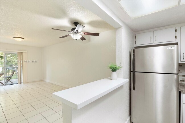 Building Photo - 6530 Lake Patricia Dr