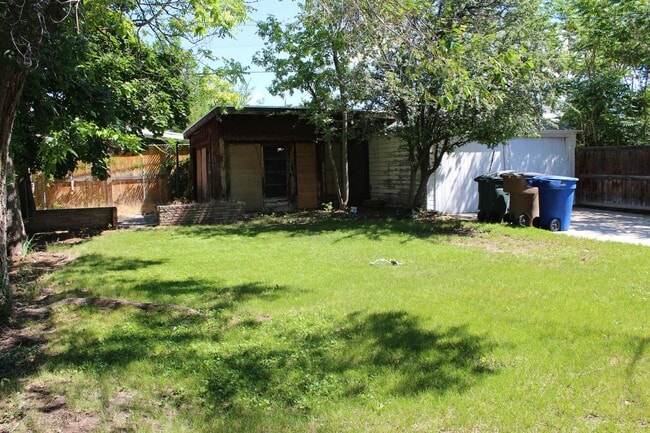 Foto del edificio - 1663 Blaine Ave