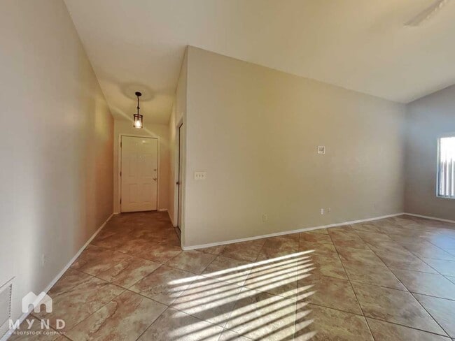 Foto del edificio - 1679 W Camino Acierto