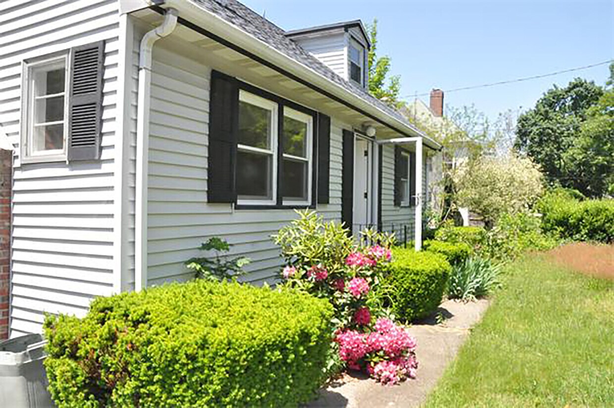 Primary Photo - 11 Rockland Pl