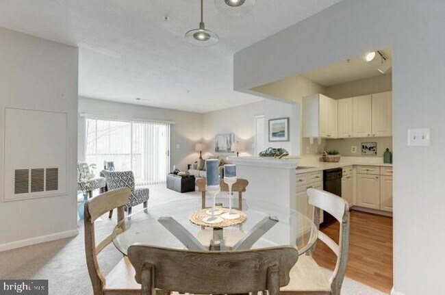 Building Photo - 20285 Beechwood Terrace