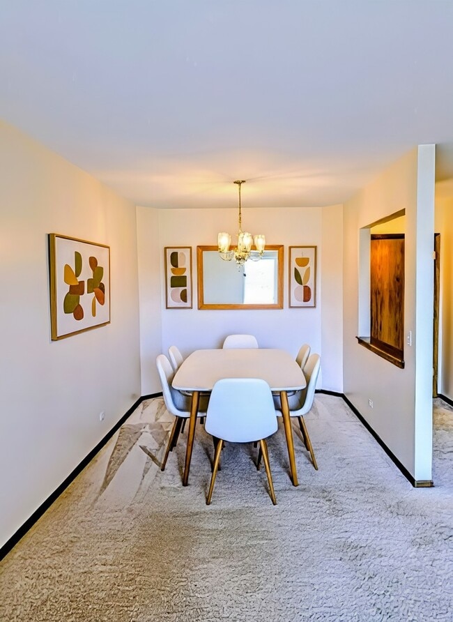 Foto del edificio - 6400 W Berteau Ave