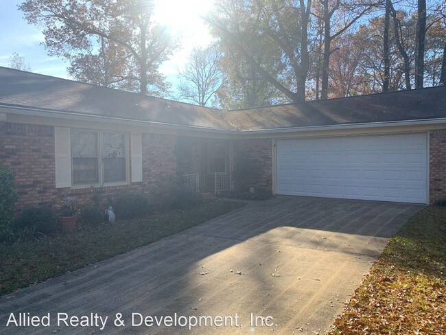 4 br, 2 bath House - 1625 Cedarbrook photo'