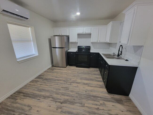 Building Photo - 3300 SW 40th St