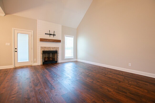 Foto del edificio - Pet Friendly Four Bedroom with Bonus!