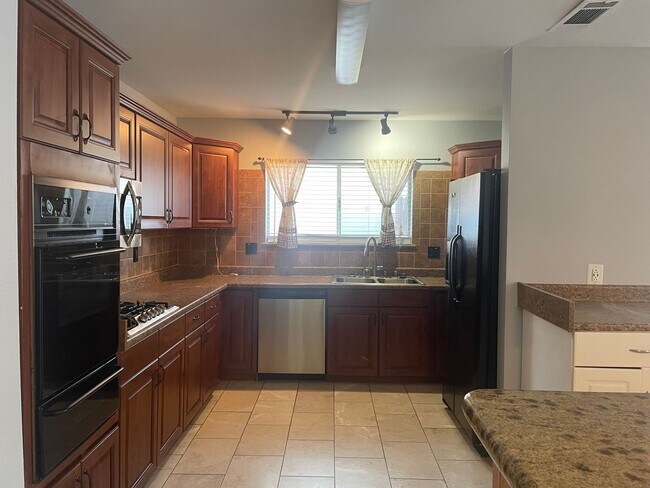 Building Photo - CHARMING SINGLE STROY 3BD/2BA W/ POOL AND ...