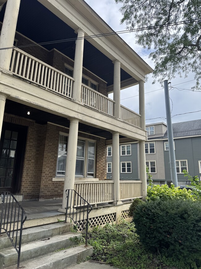 Building Photo - 326 Quail St