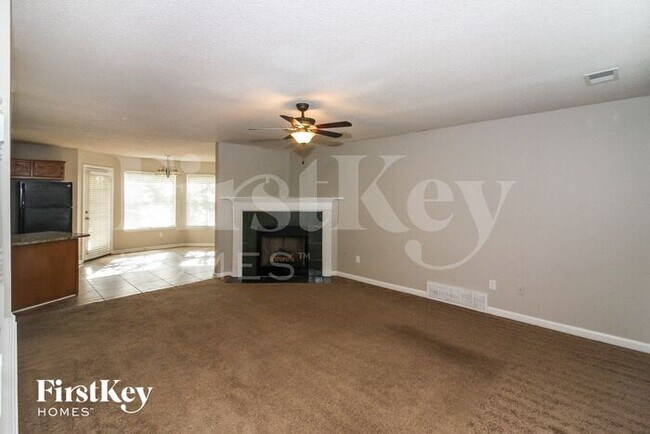 Foto del edificio - 7680 Bramble Ln