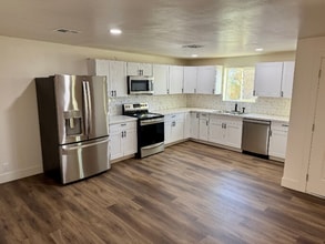 Building Photo - 1134 E Brown St